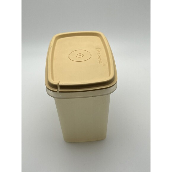 Vintage Tupperware Clear Cracker Container #1243-9 & Yellow Lid 1244-15 - Picture 4 of 6